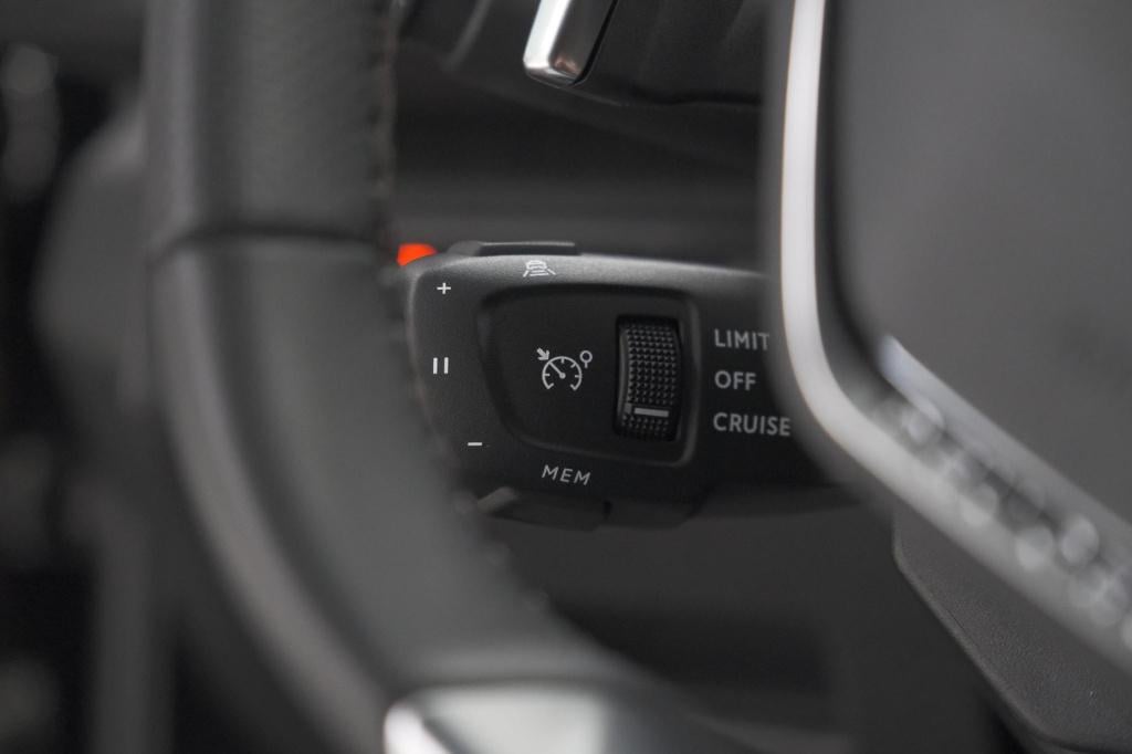 Peugeot 3008 puretech 130 eat8 gt black pack | trekhaak | elektrische koffe