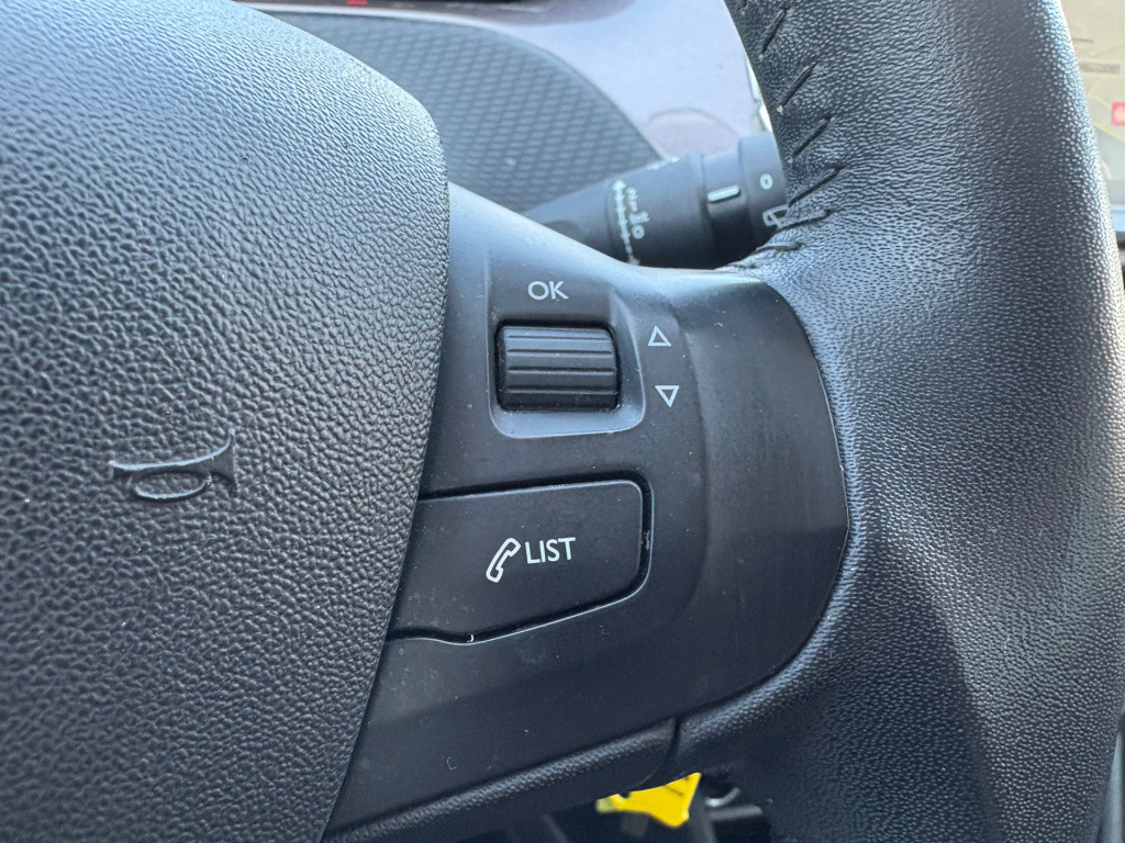 Peugeot 2008 1.2 puretech blue lease