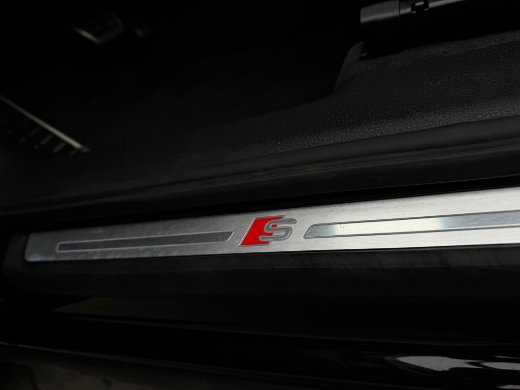 Audi Q3 35 tfsi 3x s-line * panoramadak * keyless * leer * camera