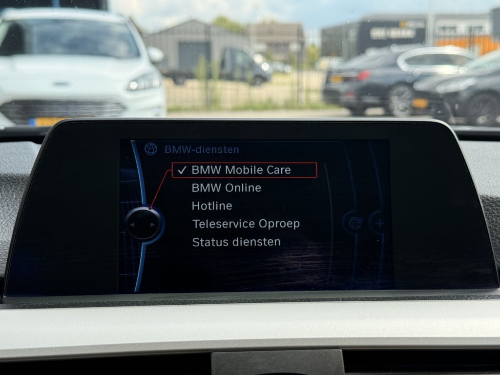 BMW 3-serie 320i high executive | navi | leder | 260pk | elect trekhaak |