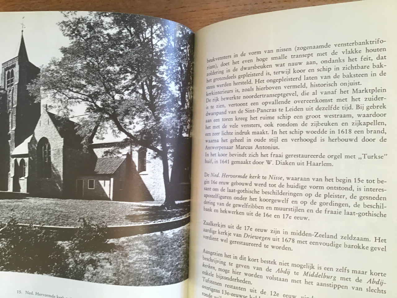 Langs Zeeuwse monumenten - 1971 - veel foto’s - boek