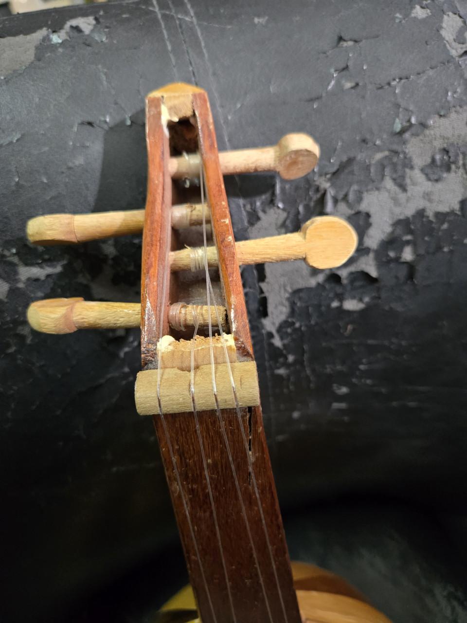 Oud (ook wel Oed genoemd), Arabisch snaarinstrument ong. 50cm