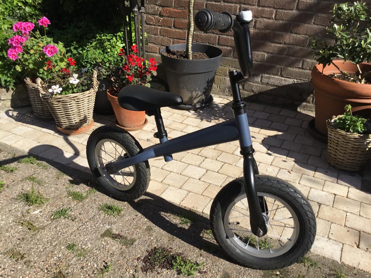 Loopfietsje Loekie 16 inch. Blauw/Zilver/Zwart. Geheel nw gemaakt.