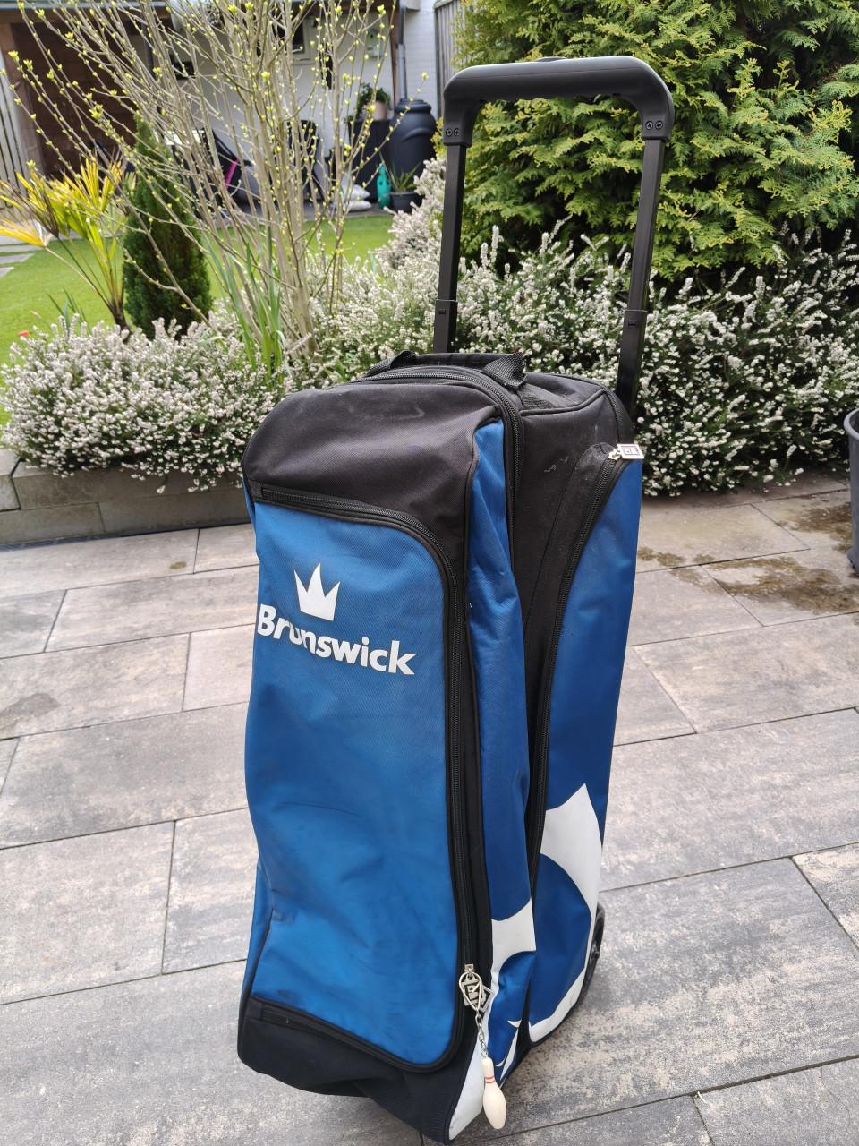 Brunswick trolley bowling tas.