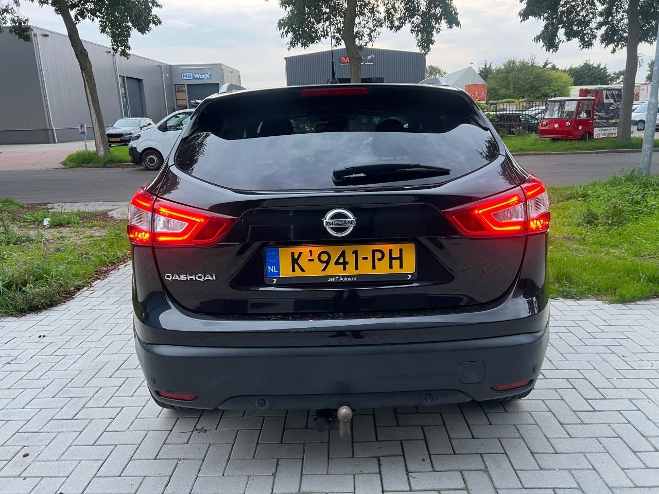 Nissan Qashqai 1.2Premier Edition Pano/Camera