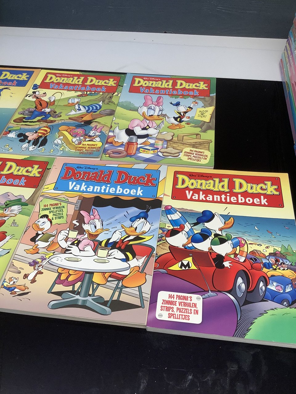 Grote stapel Donald Duck vakantie- en winterboeken.  Alleen af te halen.