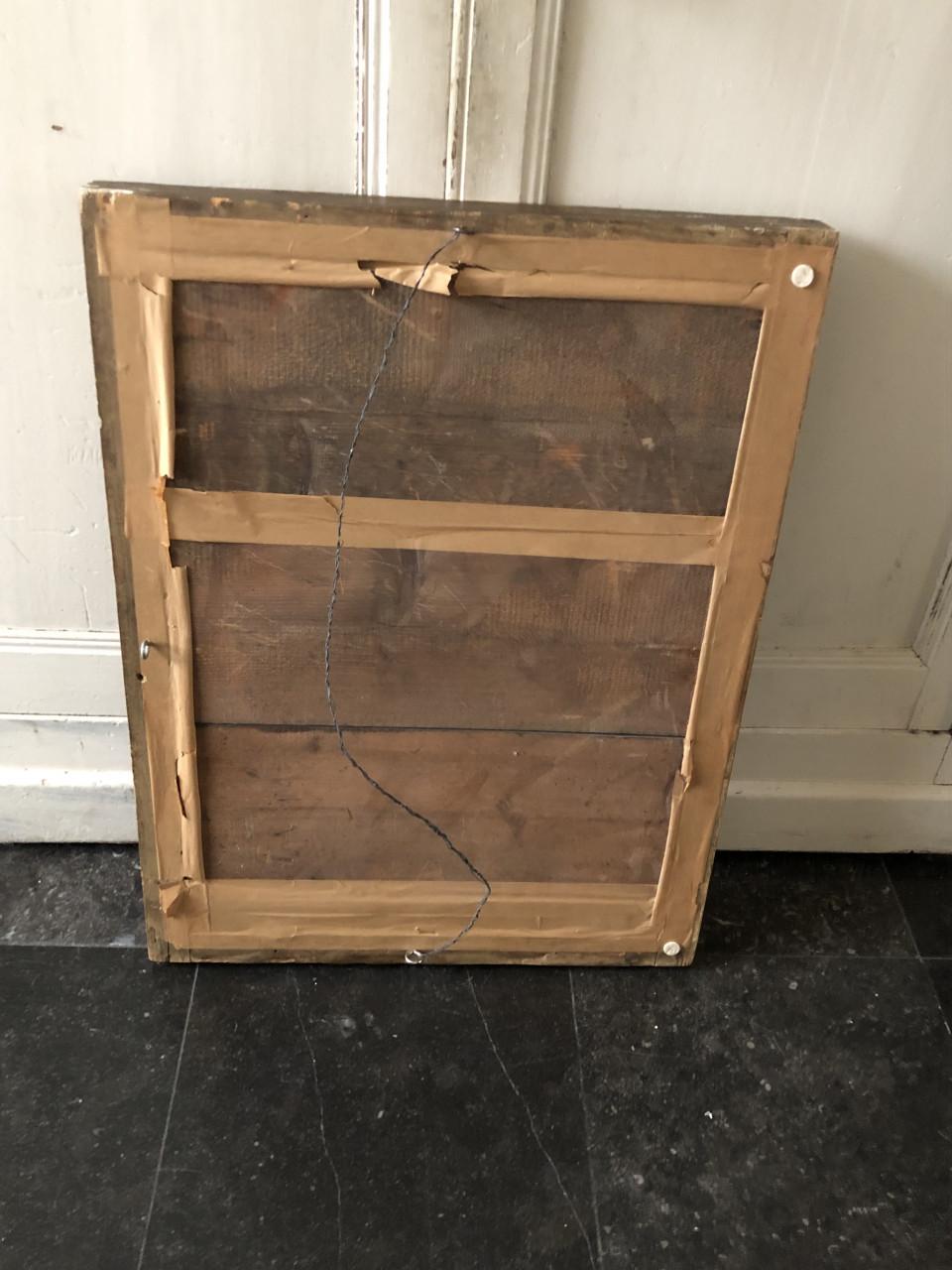 Mooie oude spiegel in mooie bewerkte vergulde houten lijst