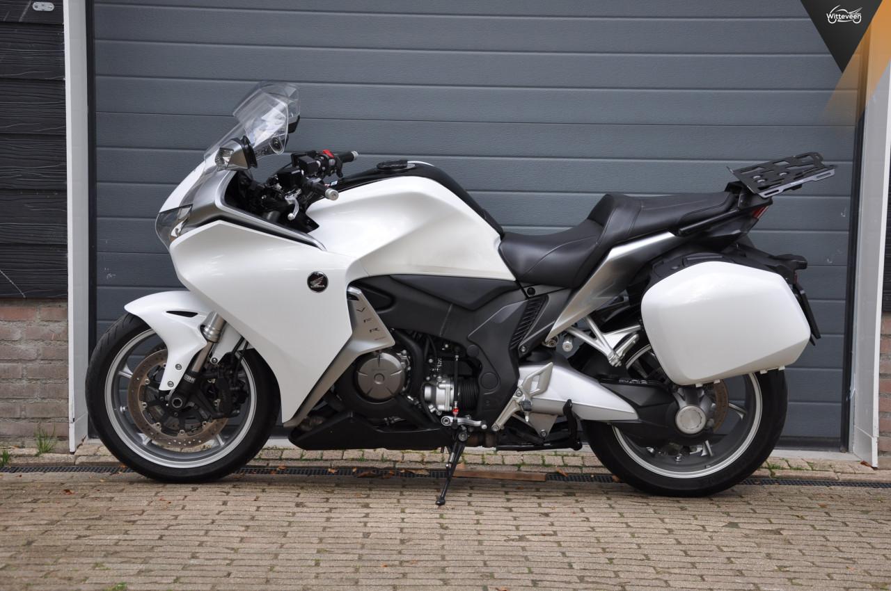 Honda VFR 1200 F ABS Zeer complete en nette motor! 180 PK