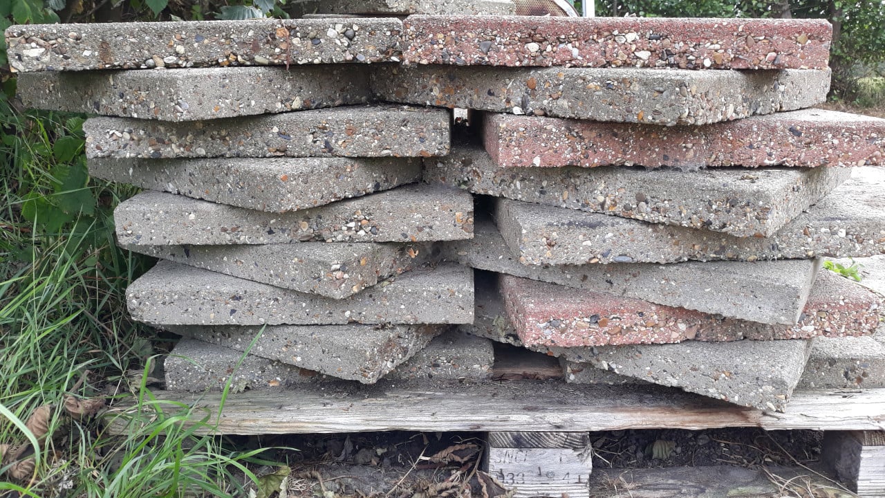 Beton-/grindtegels.  50 x 50 x 6 cm.