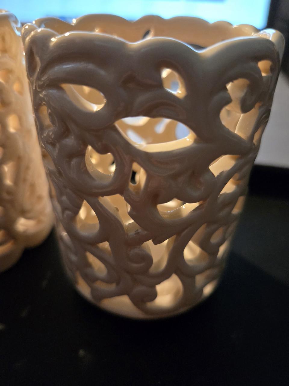 Set van 3 decoratieve, opengewerkte porseleinen theelichthouders off-white