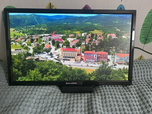 Camping spullen / tv plus toebehoren satelietschotel leveler camping kasten