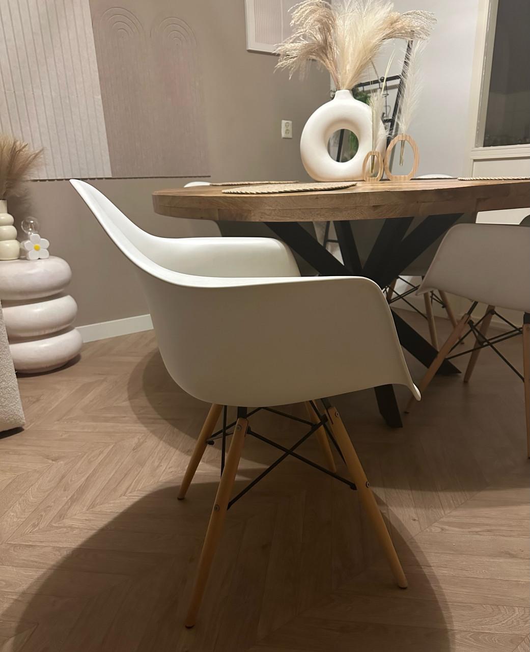 4 hele mooie witte eetkamer kuipstoelen