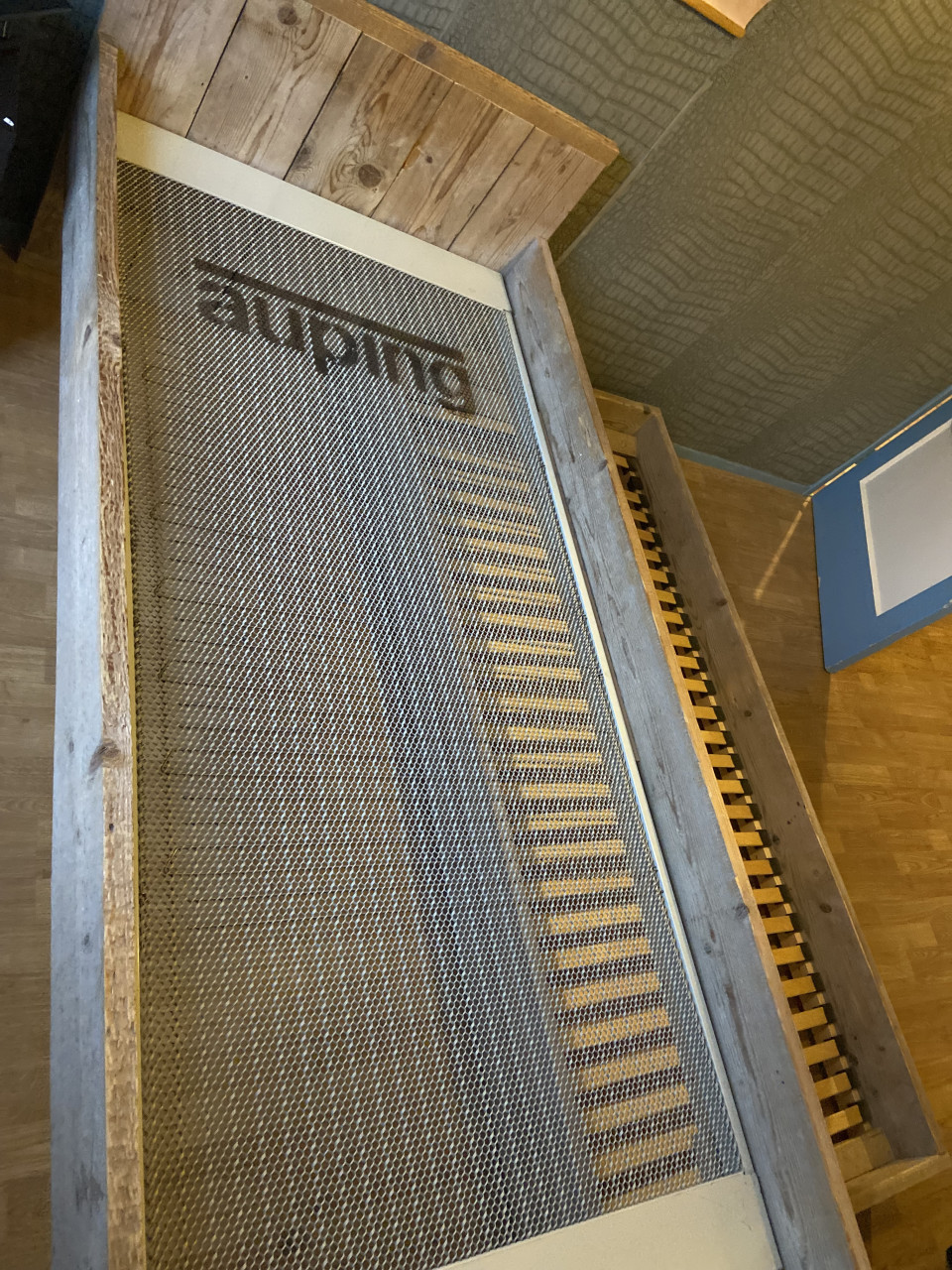 GRATIS 1 persoonsbed met uitschuifbaar logeerbed