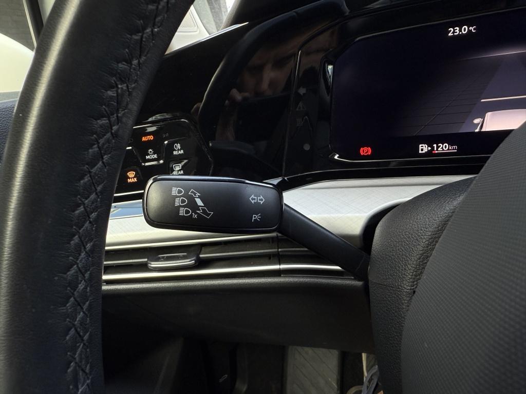 Volkswagen Golf 1.0 tsi life // led koplampen // trekhaak //