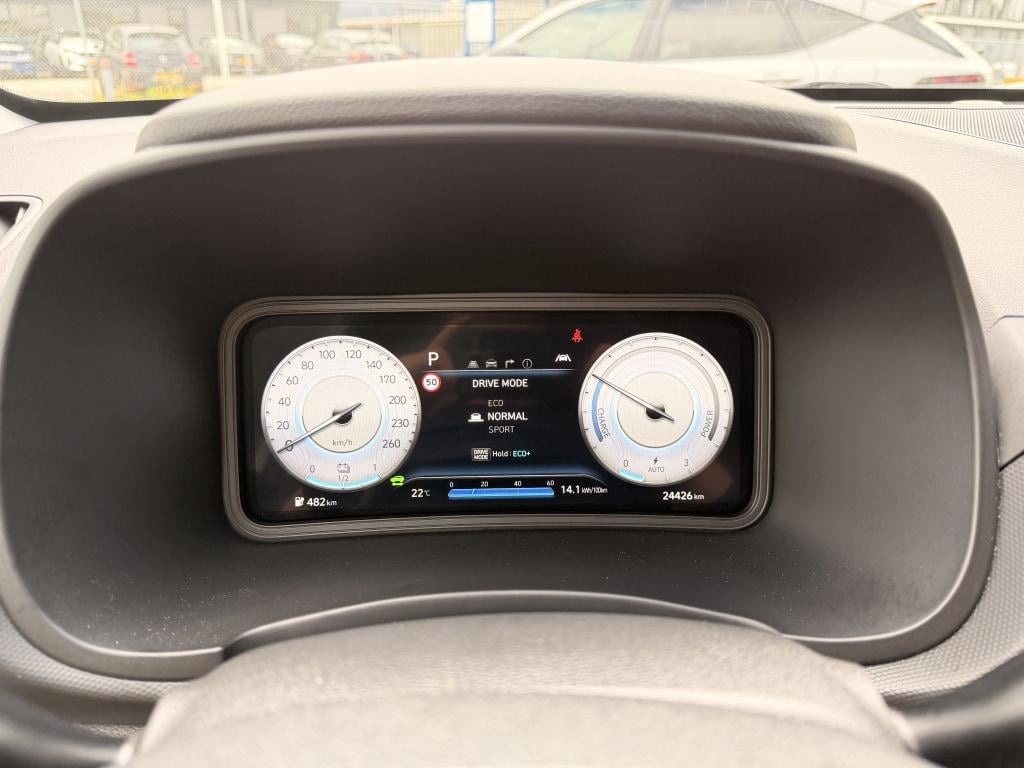 Hyundai Kona ev premium 64 kwh 3 fase | luxe uitvoering | navigatie | hud |