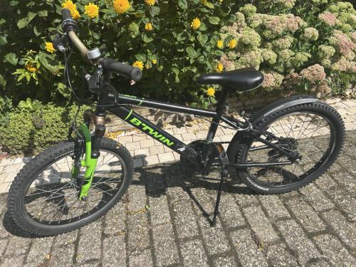 Jongensfiets Mountainbike B-Twin 6 speed, velgremmen. GOED!!