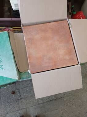 Te koop 18 vierkantemeter vloertegels