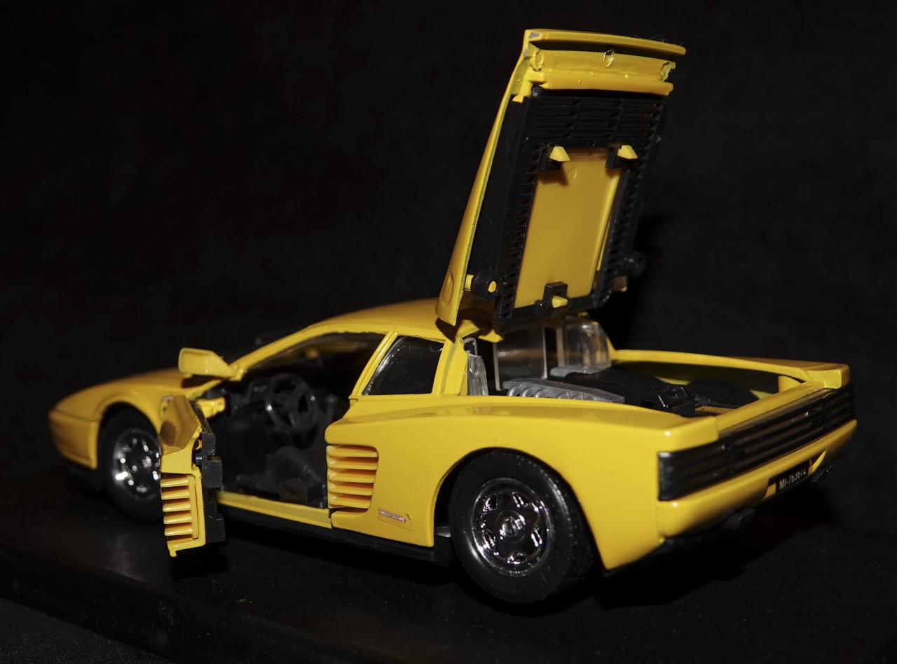 Revell Ferrari Testarossa vintage modelauto 1:24 in box