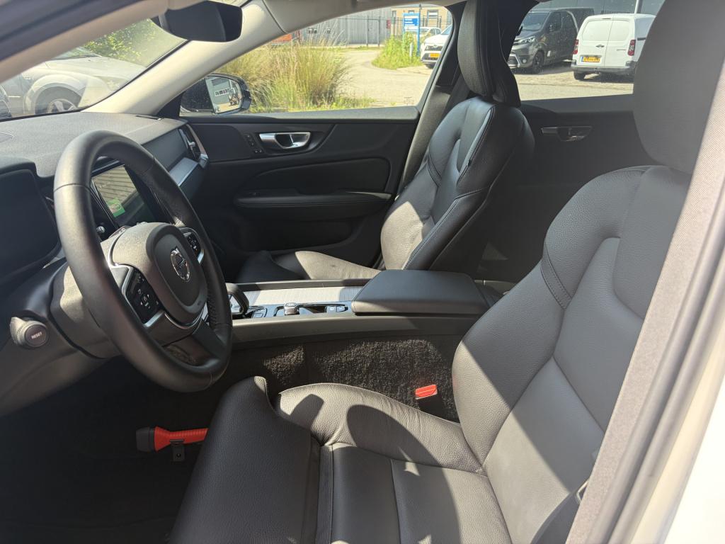 Volvo V60 2.0 b4 plus dark