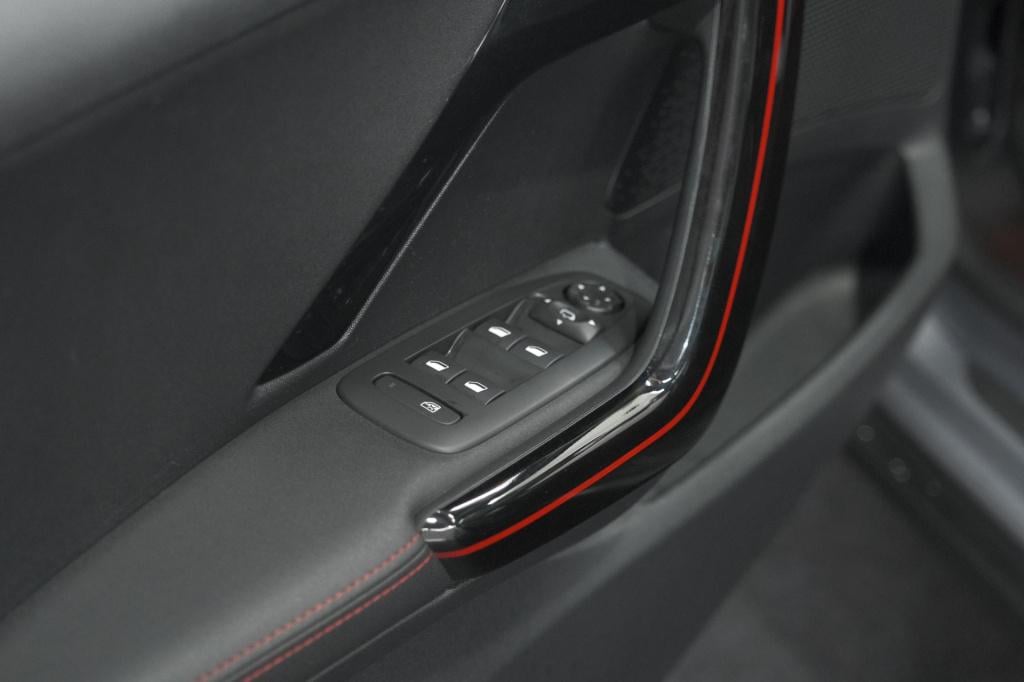 Peugeot 2008 puretech 110 eat6 gt | trekhaak | camera | panoramadak | apple