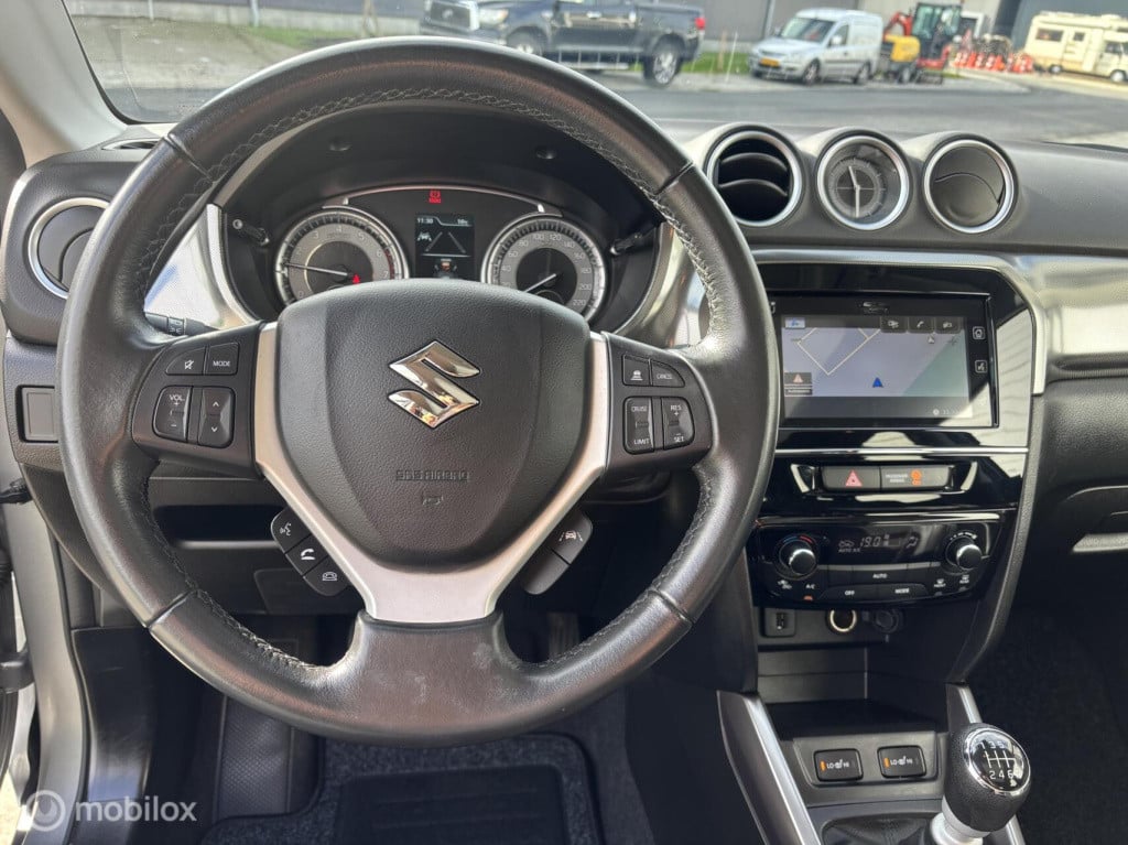 Suzuki Vitara 1.4 boosterjet style smart hybrid