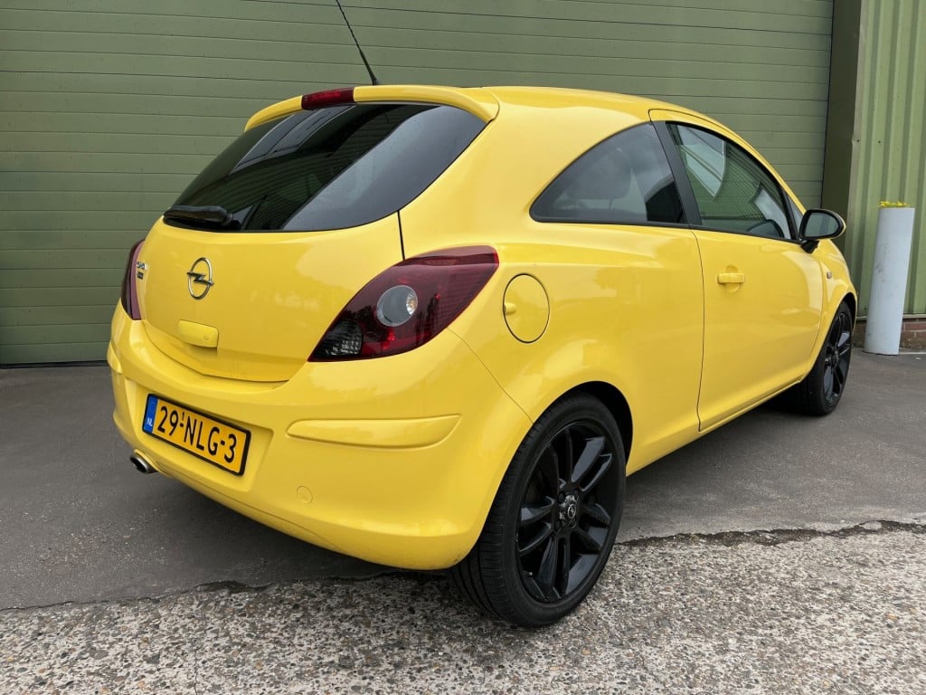 Opel Corsa 1.4 - 16v color edition
