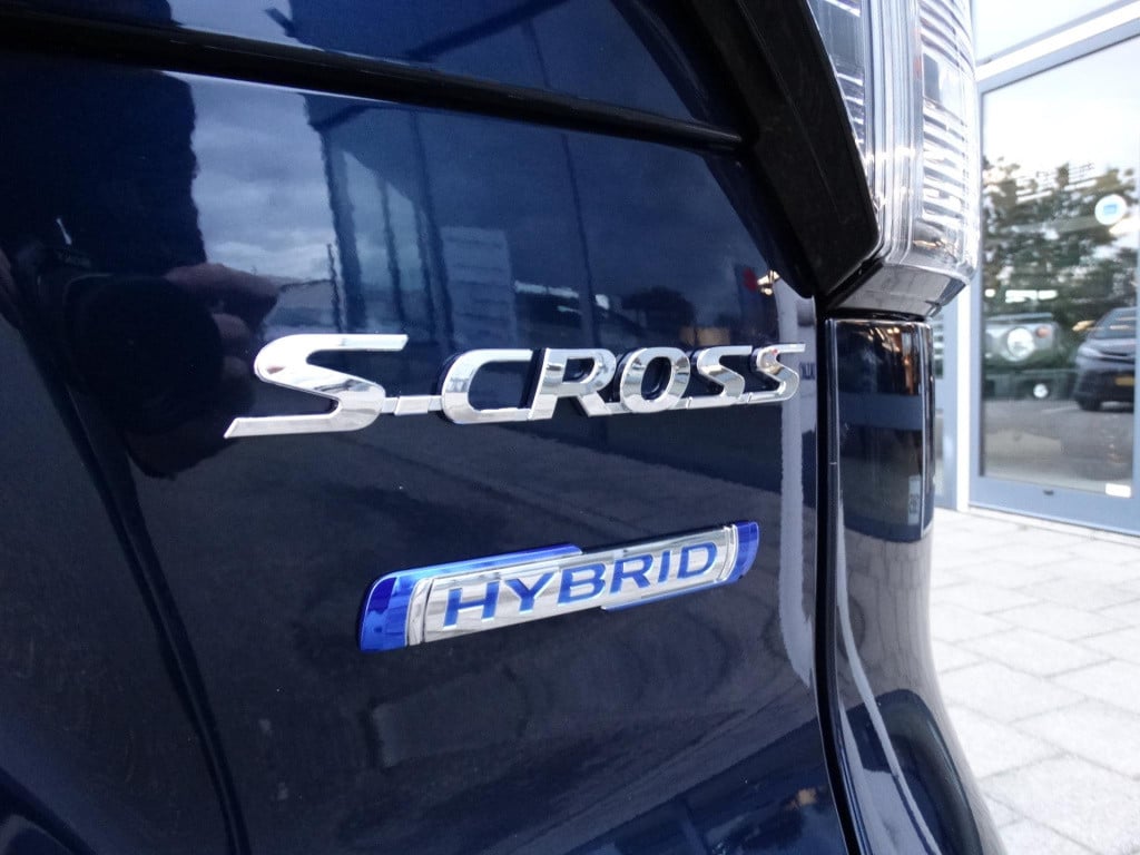 Suzuki Sx4 S-cross 1.4 boosterjet style smart hybrid €2500 suv deals