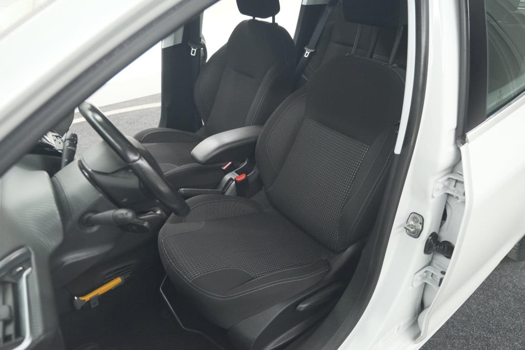 Peugeot 208 puretech 82 blue lease executive | parkeersensoren | navigatie 