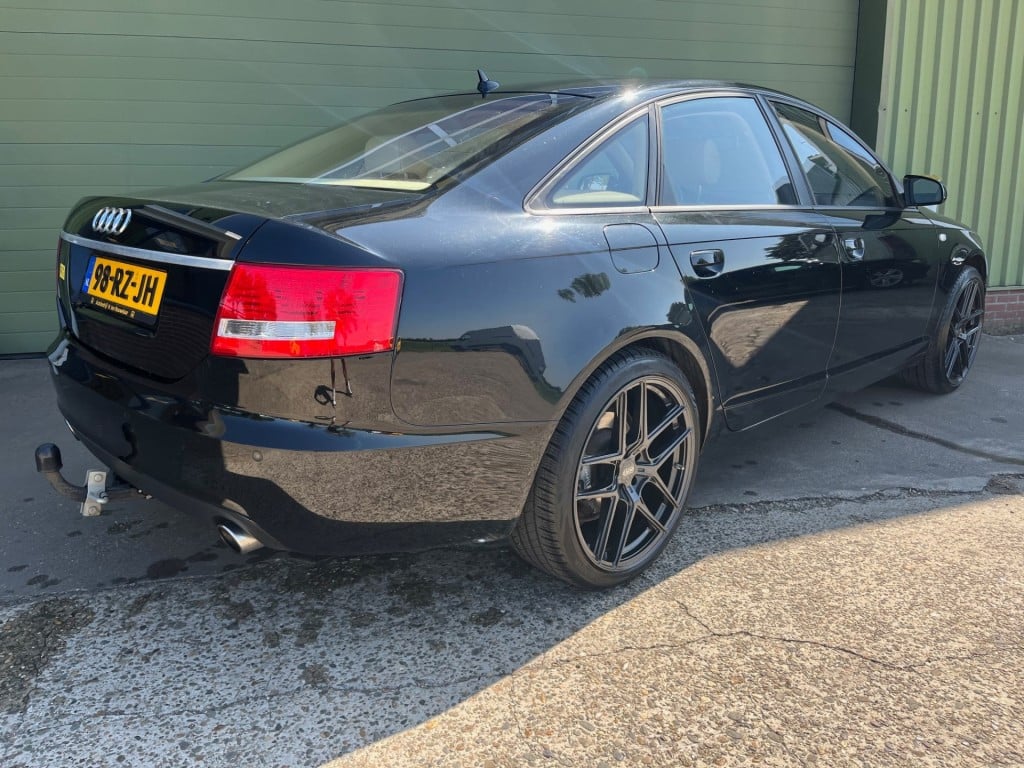 Audi A6 limousine 2.4 pro line
