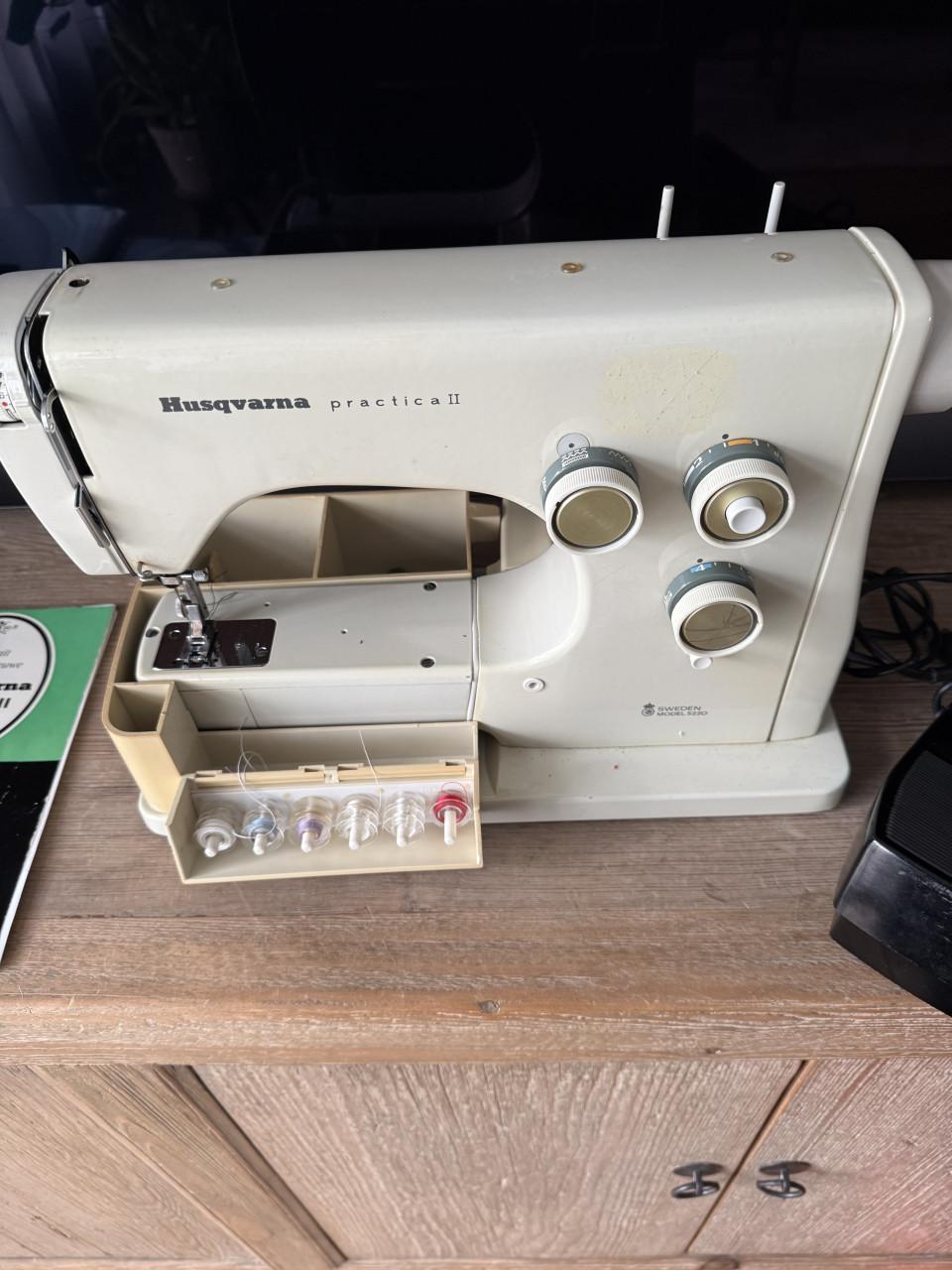 Husqvarna Practica II Naaimachine model 5220