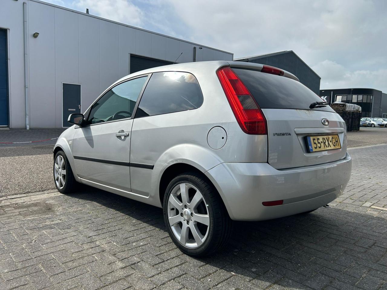 Ford Fiesta 1.3 Futura Airco/16" LM Velgen/Verwarmde Voorruit/APK 21-12-26