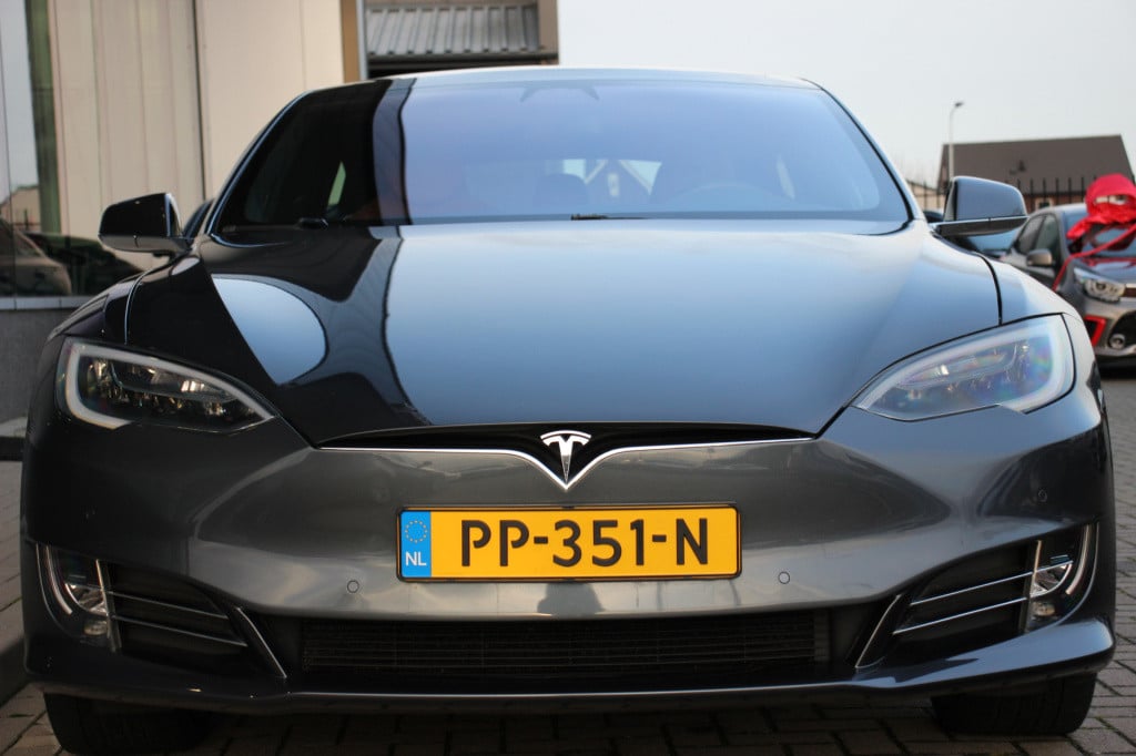 Tesla Model S 90d base 422pk | panoramdak | luchtvering | autopilot