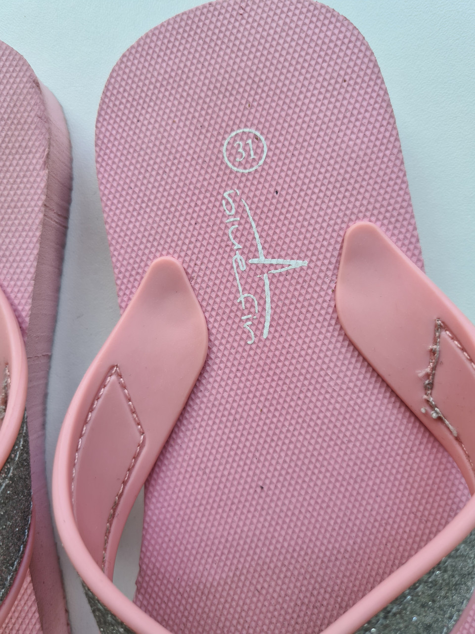 Roze / zilver teenslippers van Blue Fin  Maat 31