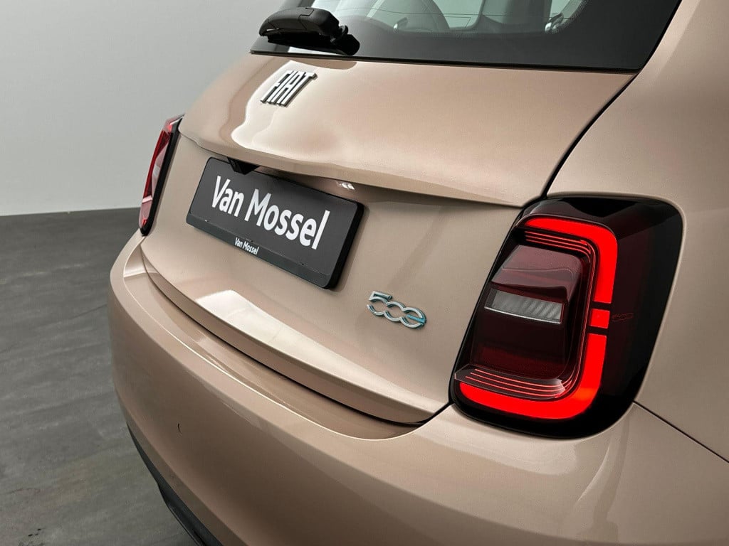 Fiat 500e 3+1 la prima 42 kwh