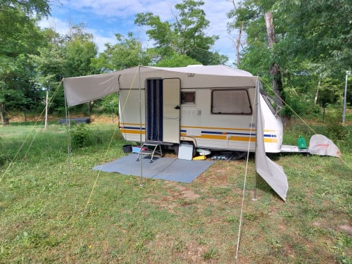 Schuifluifel voor caravan of camper. Merk Esvo