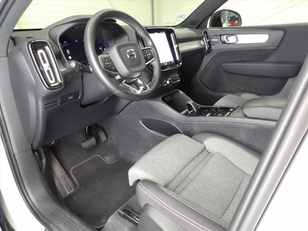 Volvo XC40 b3 163pk mild hybrid aut plus dark