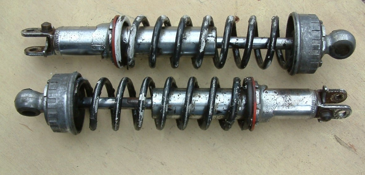 Achter schokbrekers  -geen mono veren  sturen 22 mm  -clippon 35 mm