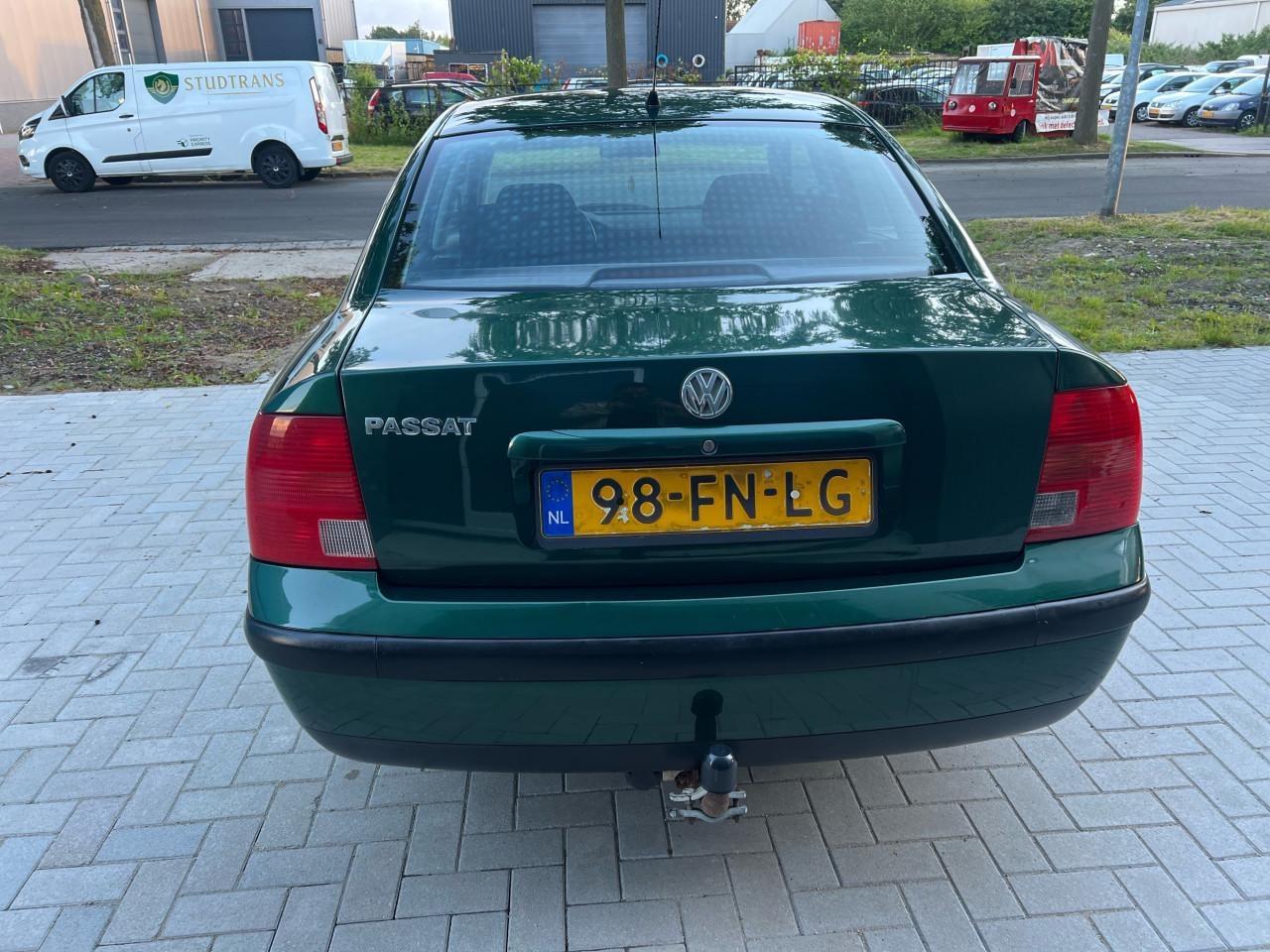 Volkswagen Passat 1.6- 130.494KM Nap! 1e Eigenaar