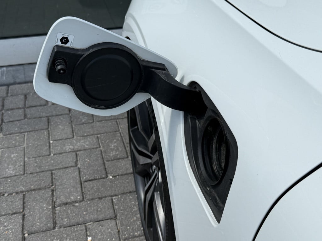 Volvo V60 t6 340pk recharge r-design| panodak| adap.cruise| 360 camera