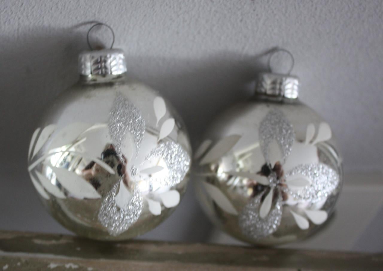 Set van 2 ouder kerstballen met print
