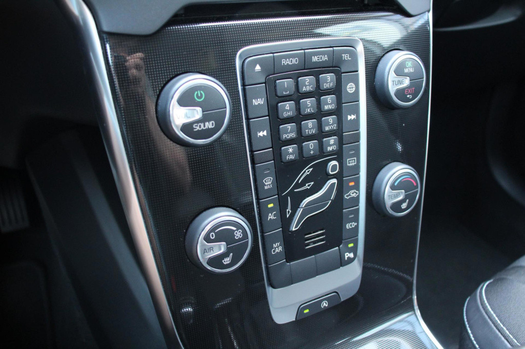 Volvo V40 1.5 t2 momentum automaat - actieprijs: €17.735,- t/m 20 augustus!