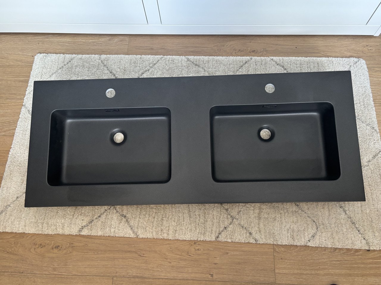 Nieuwe wastafel 120cm zwart (mat metallic)