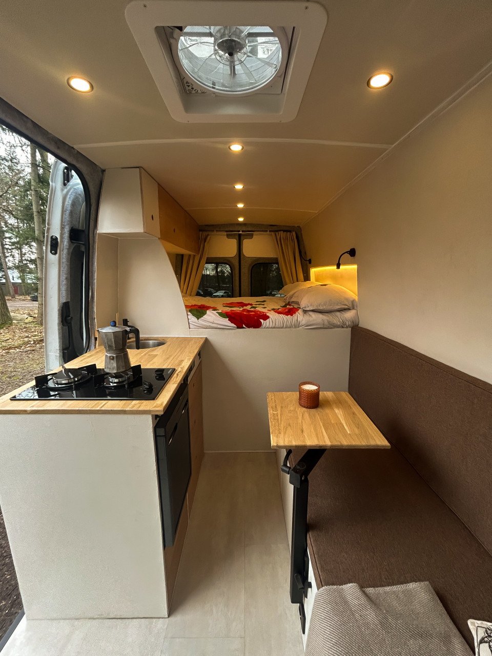 Mercedes Benz Buscamper 214 CDI uit 2019 met nieuwe inbouw