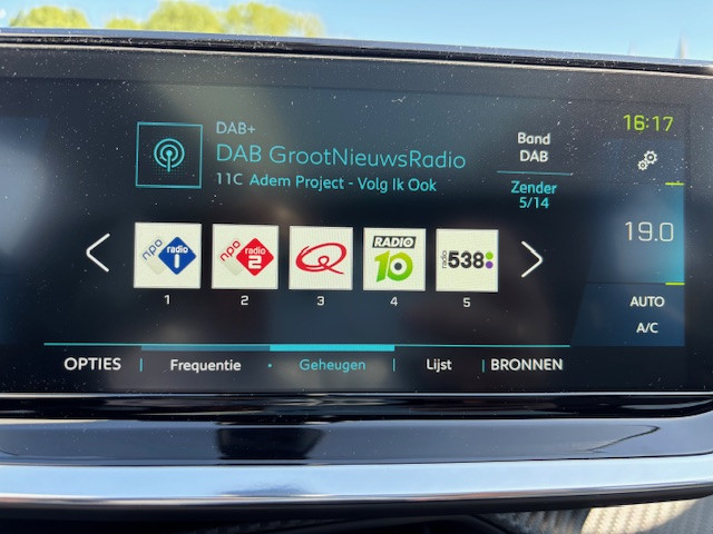 Peugeot 208 gt pack ev 50kwh 136pk 3-fase navigatie | apple carplay & andro