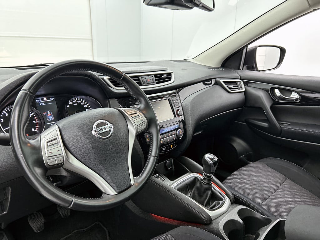 Nissan Qashqai 1.2 connect edition | panoramadak | trekhaak |