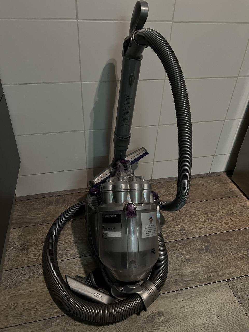 Dyson DC32 Animal Pro – krachtige zakloze stofzuiger nieuwprijs €350,-