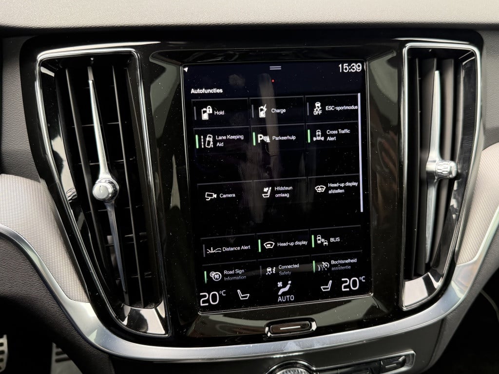 Volvo V60 t6 340pk recharge r-design| panodak| adap.cruise| 360camera| awd