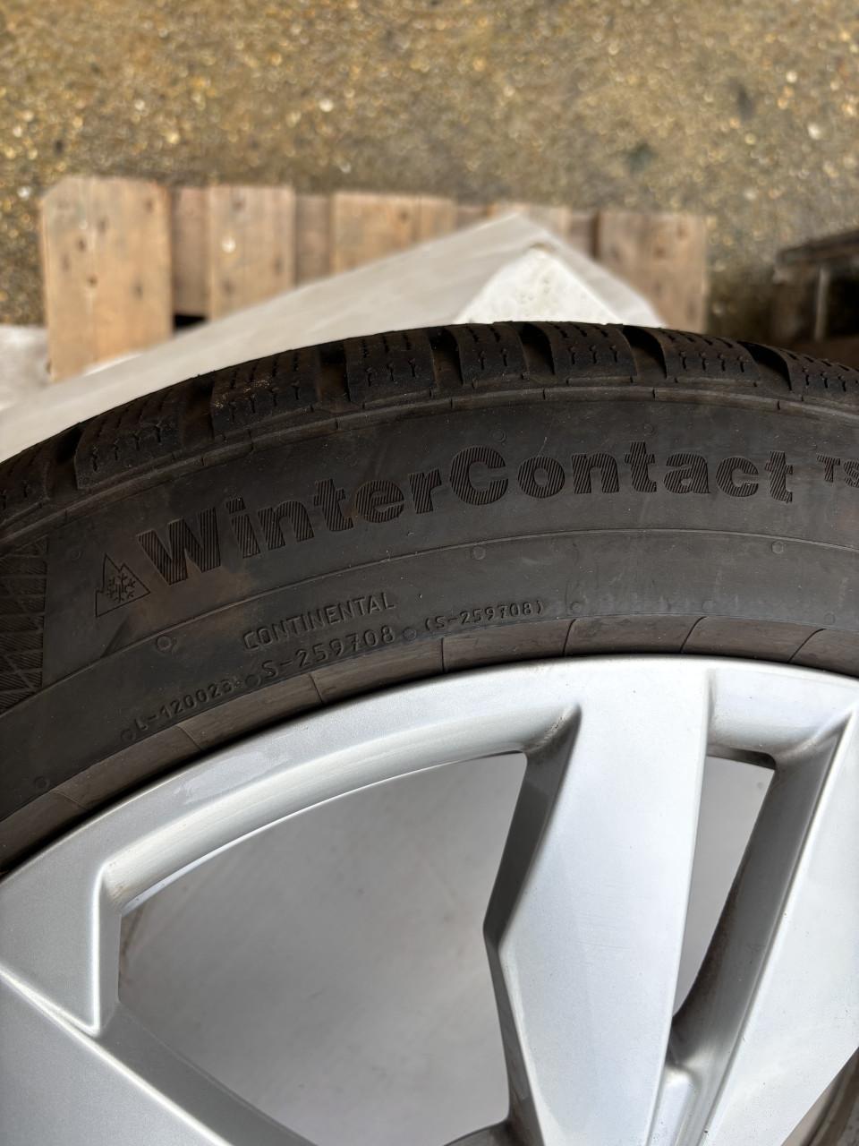 VW winterbanden op lichtmetalen velg. GERESERVEERD!!
