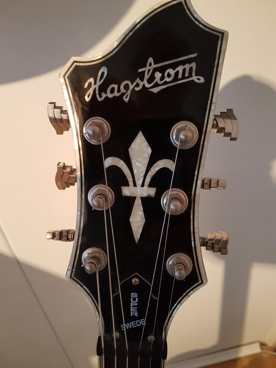 •	Hagstrom Super Sweed Les Paul