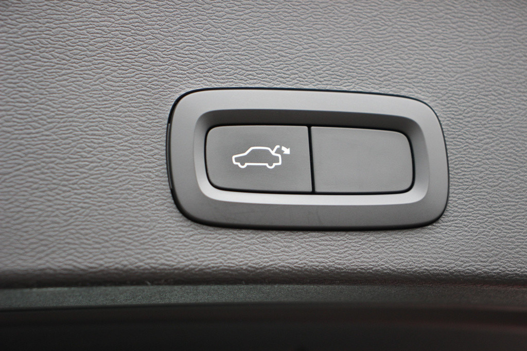 Volvo XC40 1.5 t3 r-design | elec. trekhaak | camera | half leder